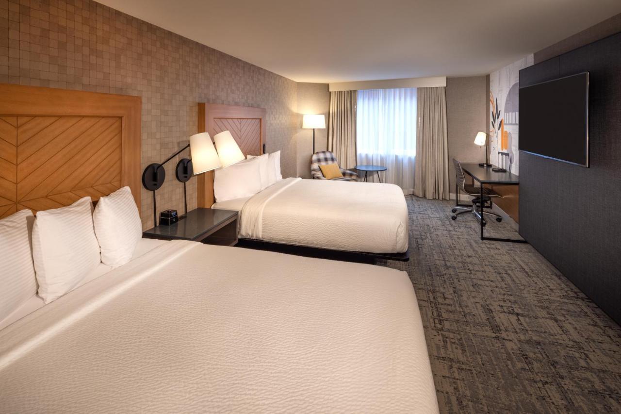 Silver Cloud - Stadium Hotel