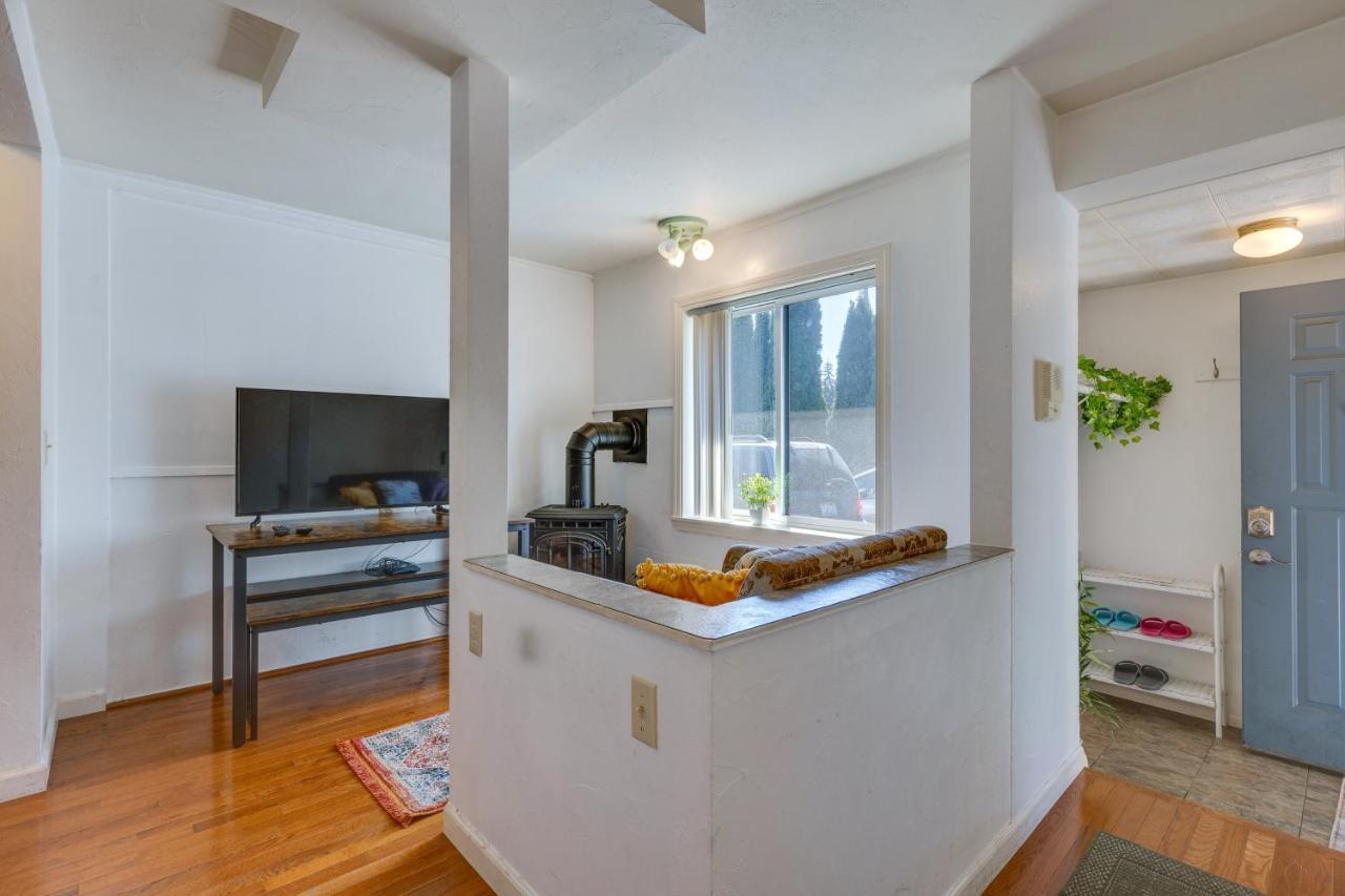 Bright And Airy Abode Less Than 9 Mi To Space Needle Holiday home