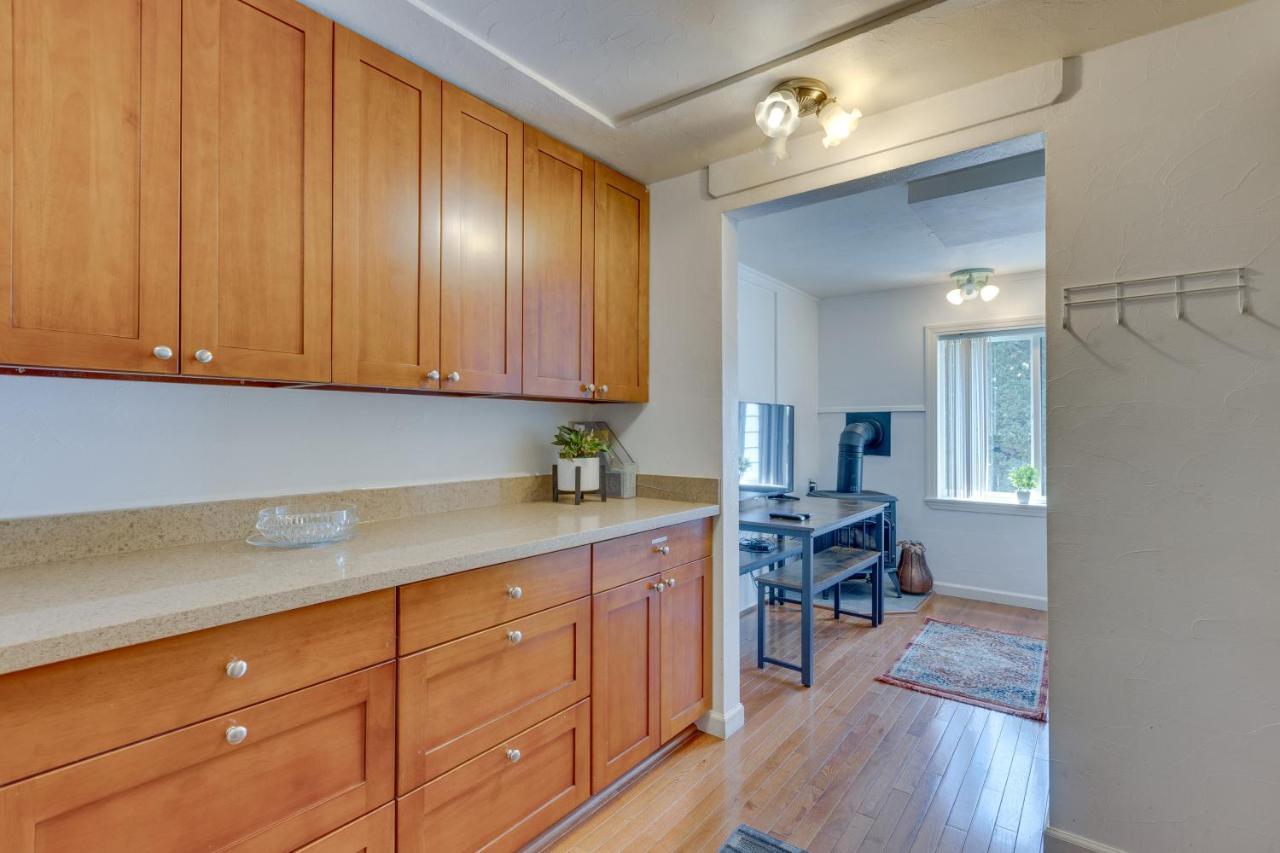 Holiday home Bright And Airy Abode Less Than 9 Mi To Space Needle *