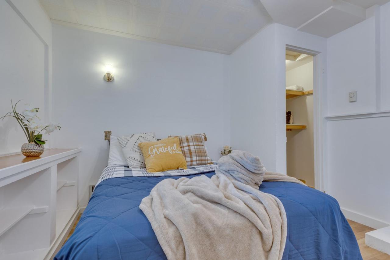 Holiday home Bright And Airy Abode Less Than 9 Mi To Space Needle