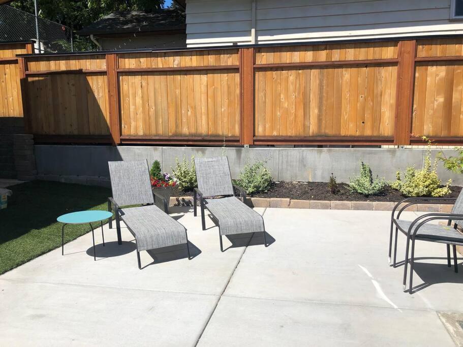 Cozy Crown Hill Carkeek W/3 Beds, Full Kitchen & Backyard In North * Seattle