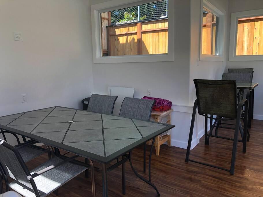 Cozy Crown Hill Carkeek W/3 Beds, Full Kitchen & Backyard In North Seattle