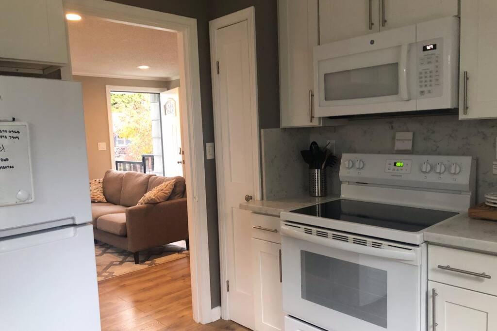 Cozy Crown Hill Carkeek W/3 Beds, Full Kitchen & Backyard In North Seattle