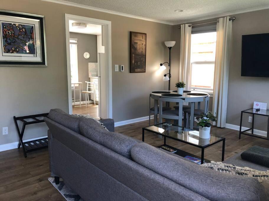 Cozy Crown Hill Carkeek W/3 Beds, Full Kitchen & Backyard In North *