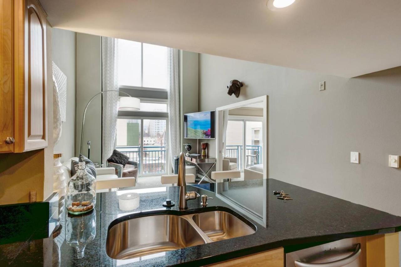 Modern Downtown Floor Penthouse With Bay Views