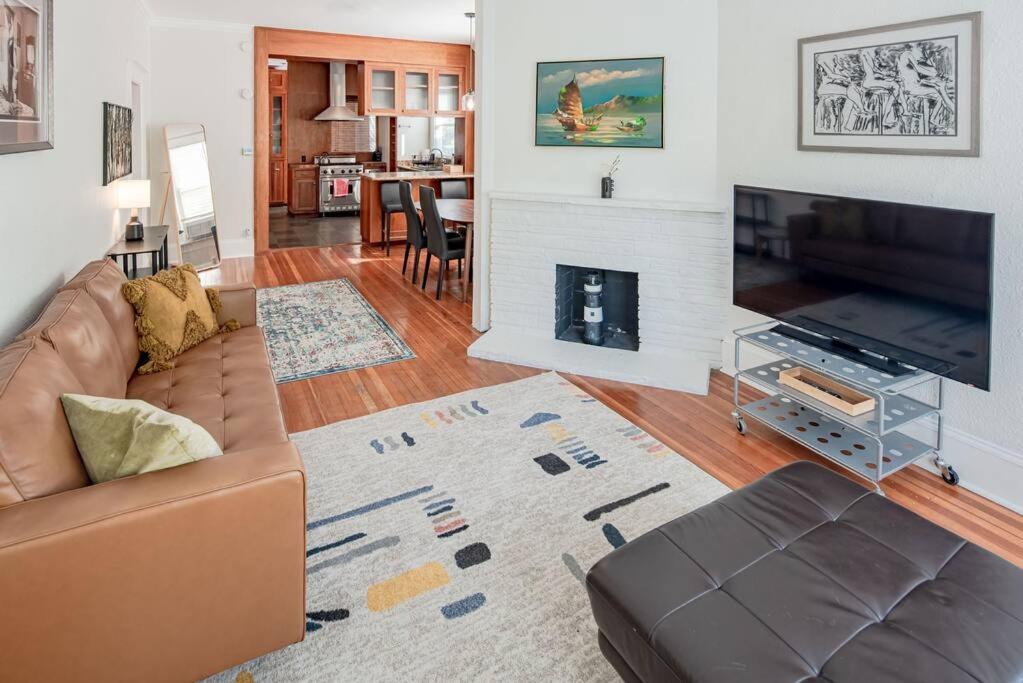 Charming 3br - Heart Of Apartment *