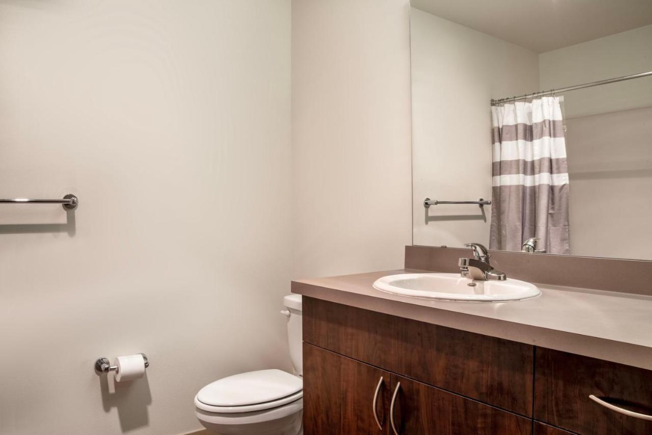 Wallingford Jr 1br W Shuffleboard Nr Shops Sea-625 *