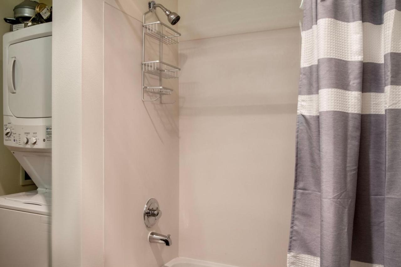 Wallingford Jr 1br W Shuffleboard Nr Shops Sea-625