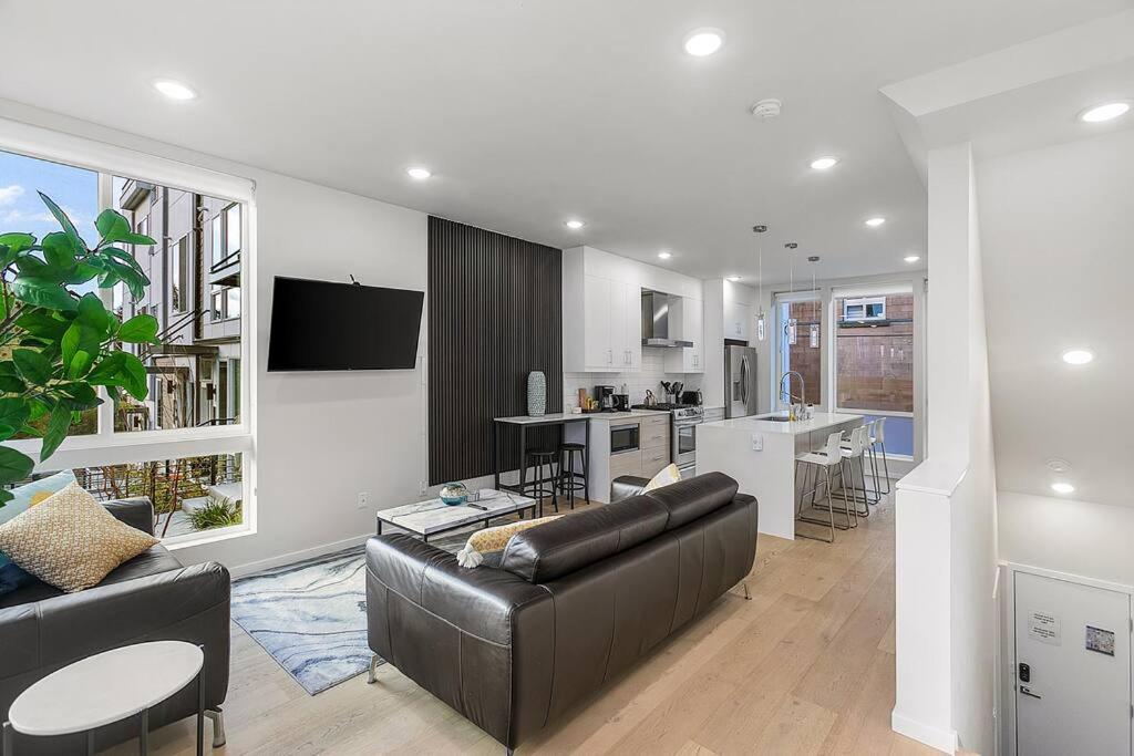 Red Maple Retreat In Leschi