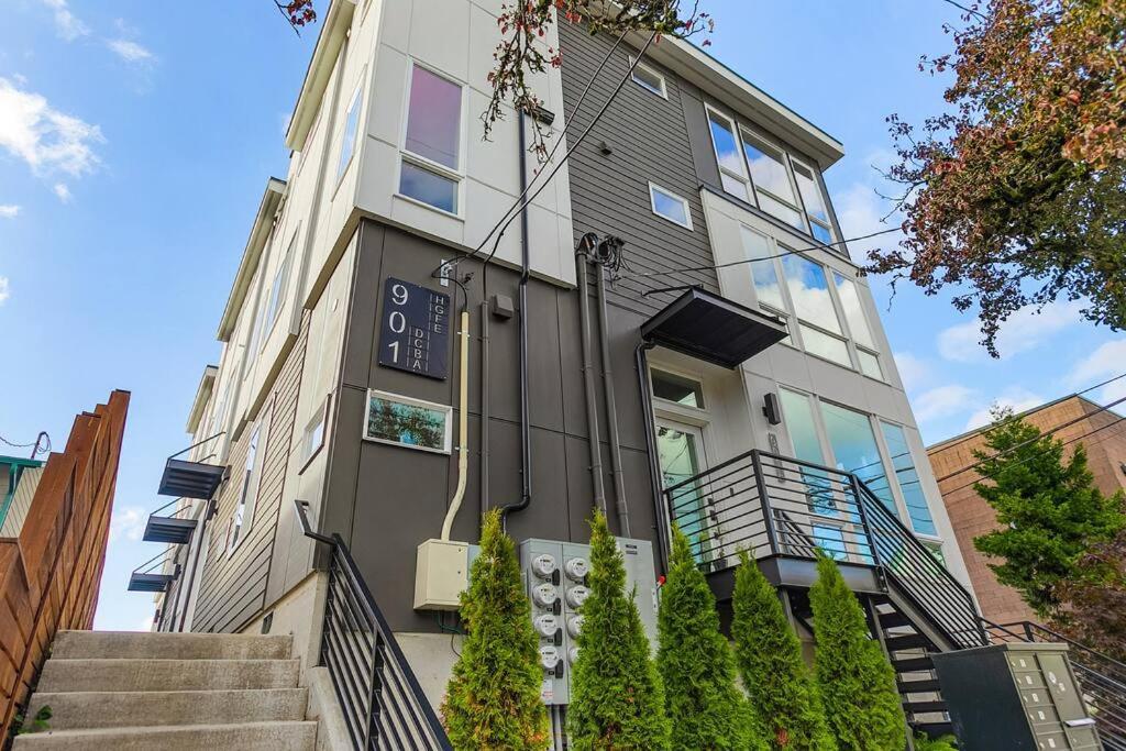 Red Maple Retreat In Leschi