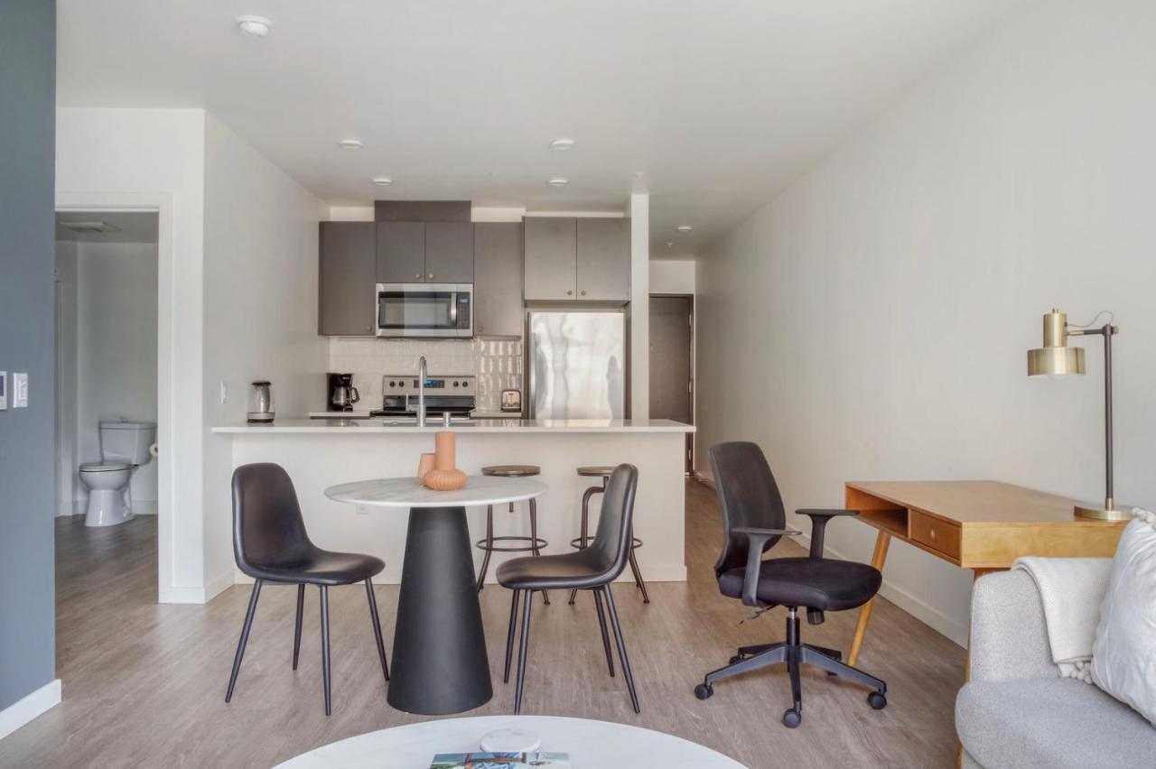 District 1br W Gym Pets Nr Dining Sea-642 Apartment