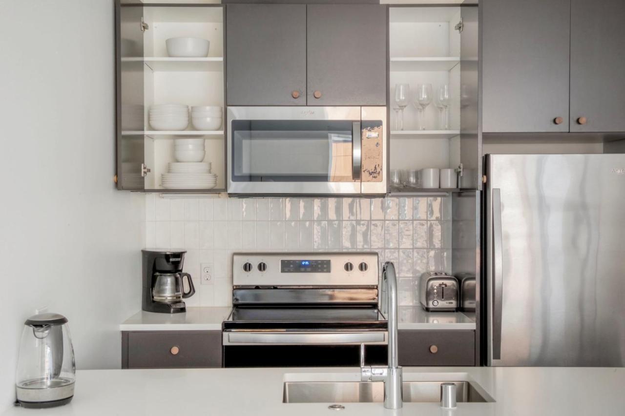 District 1br W Gym Pets Nr Dining Sea-642 Apartment