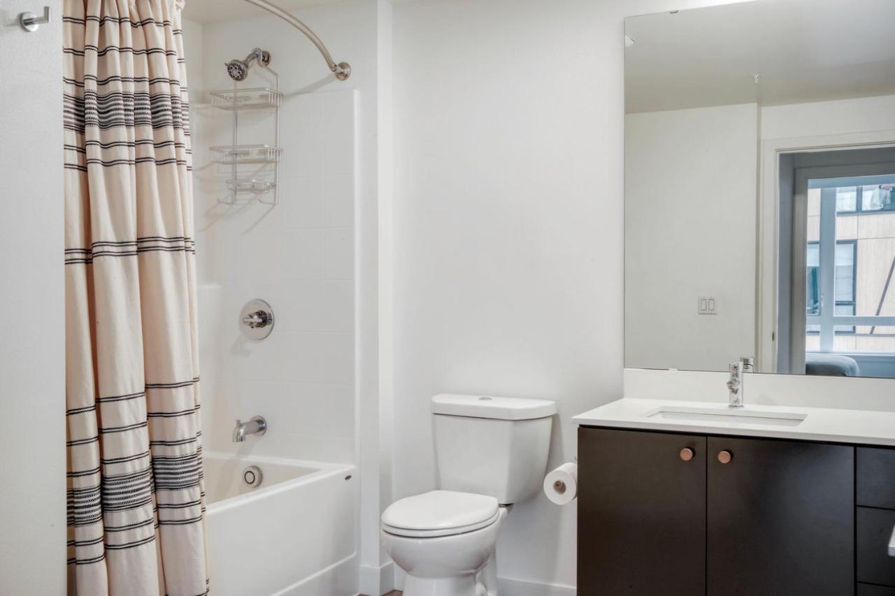 Apartment District 1br W Gym Pets Nr Dining Sea-642 *