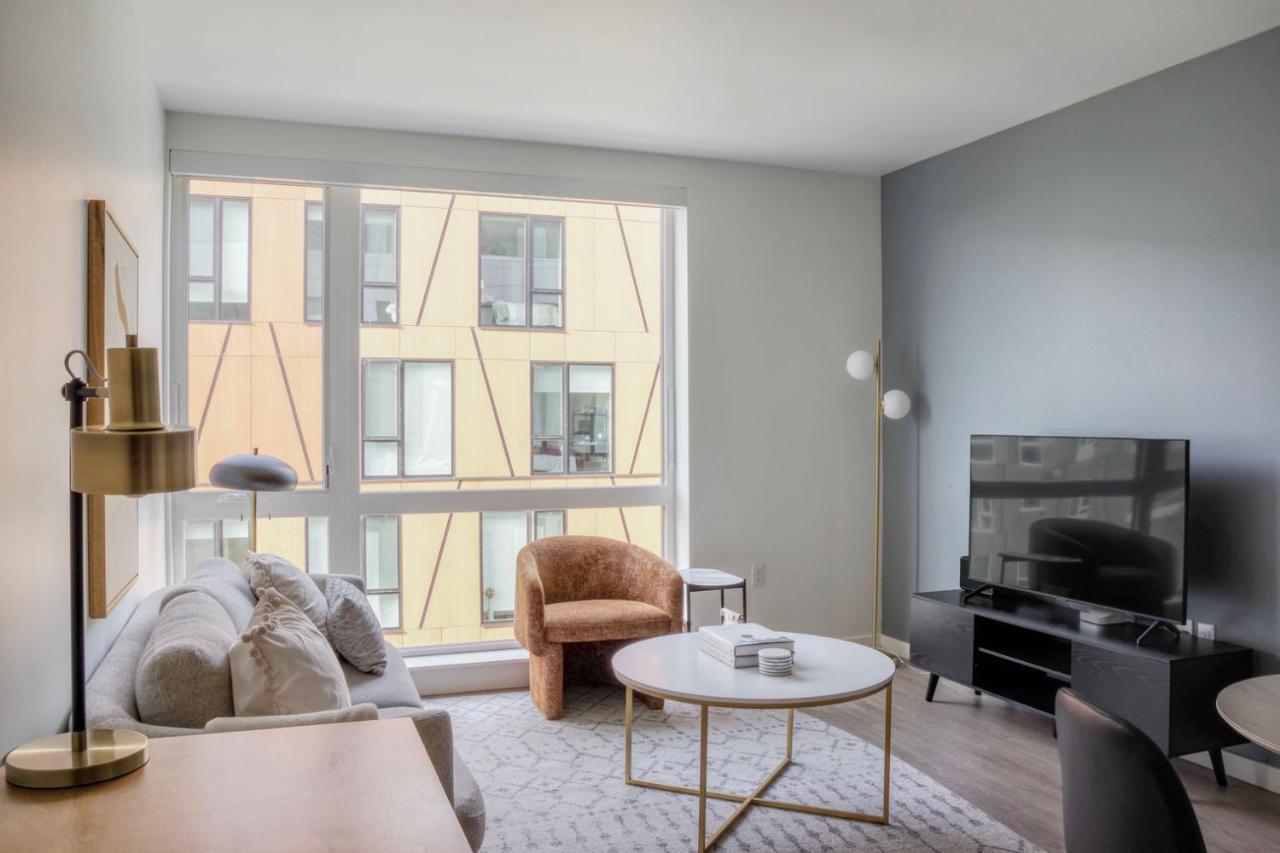 District 1br W Gym Pets Nr Dining Sea-642