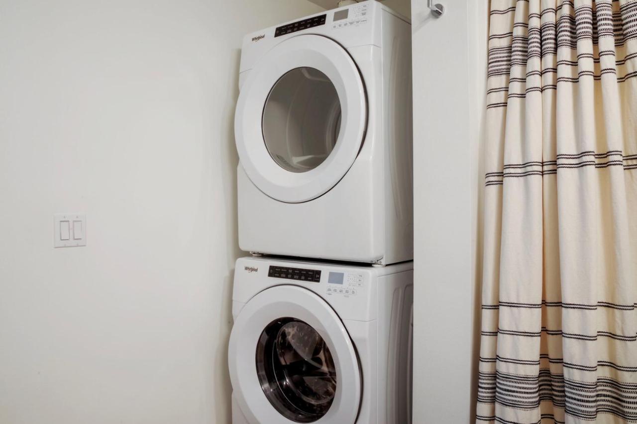 District 1br W Gym Pets Nr Dining Sea-642 Apartment Seattle