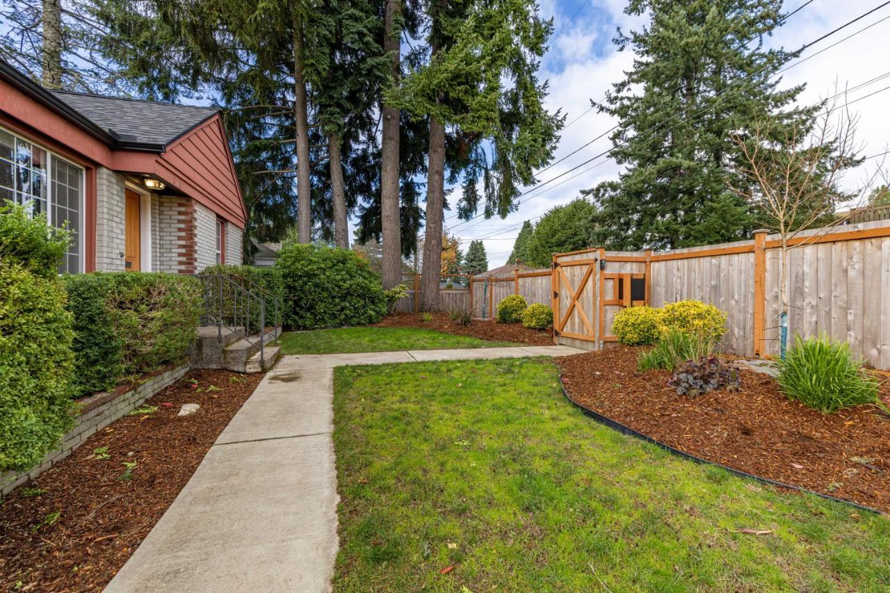 Remodeled Fenced Yard Outdoor Fireplace Holiday home