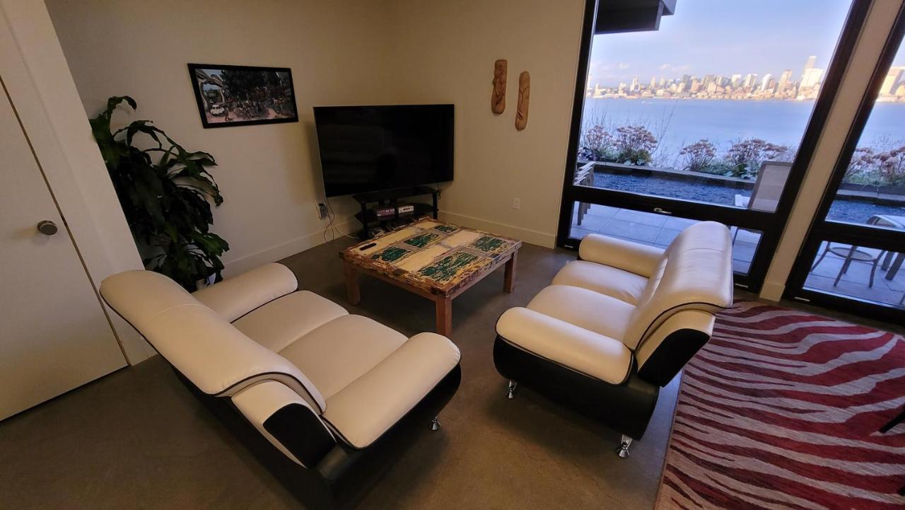 180 Degree, Unobstructed Bluff View! Apartment Seattle