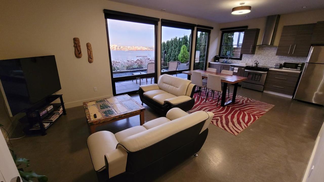 180 Degree, Unobstructed Bluff View! *