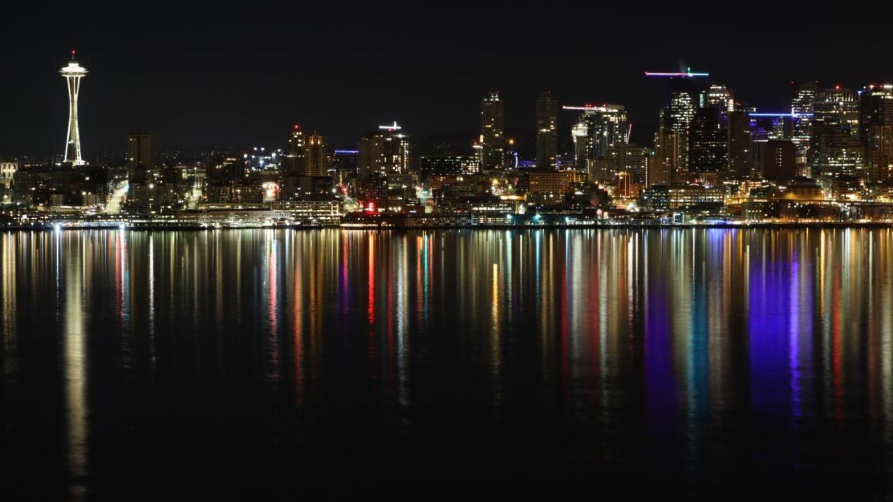 180 Degree, Unobstructed Bluff View! Apartment Seattle