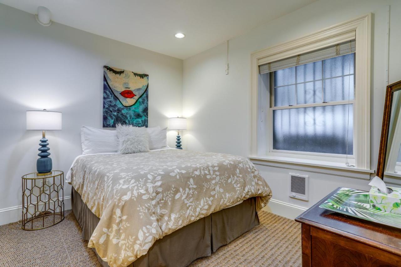 With Parking, Near Space Needle! *