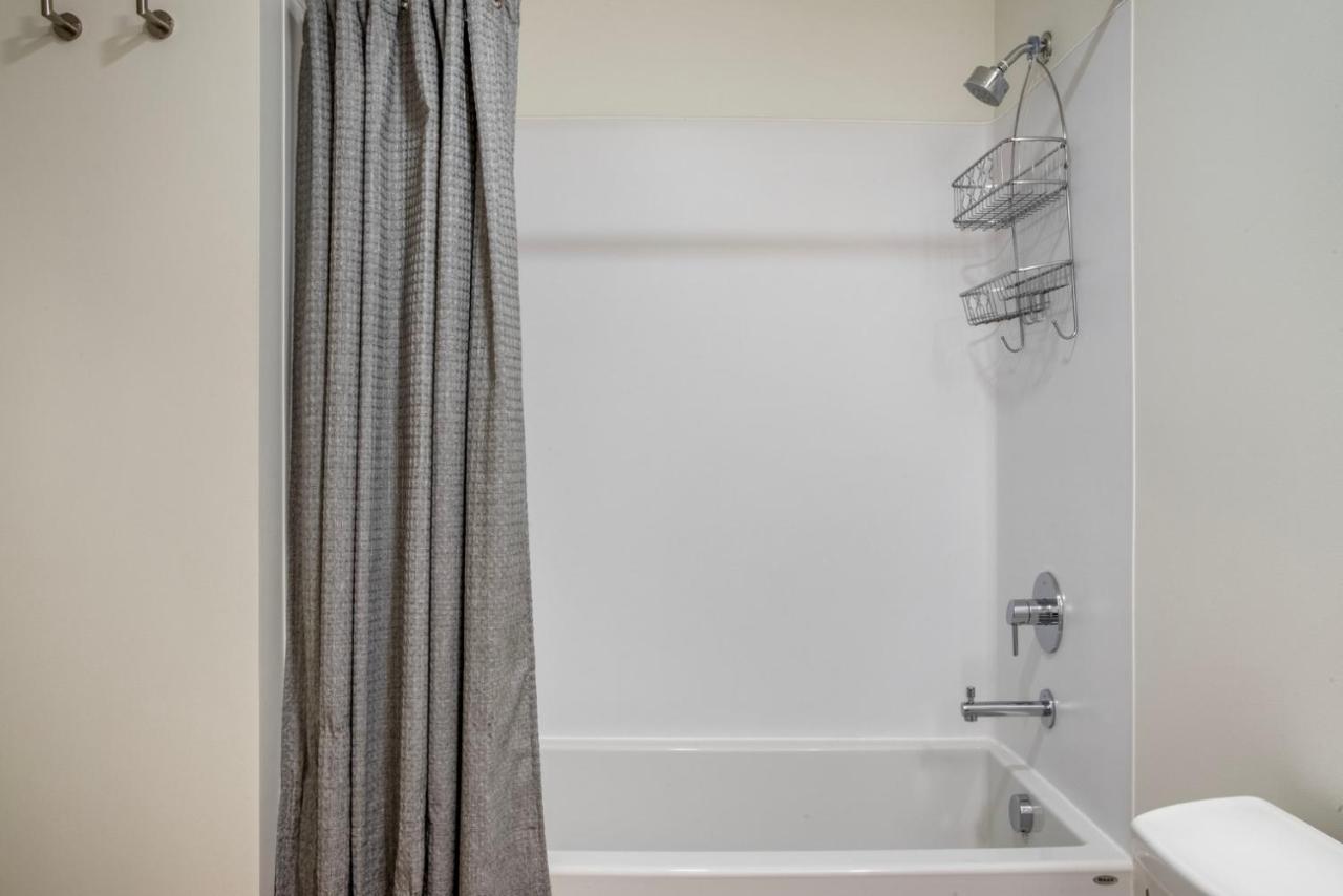 Bell Town Jr 1br W Rooftop Nr Shopping Dining Sea-651 Apartment
