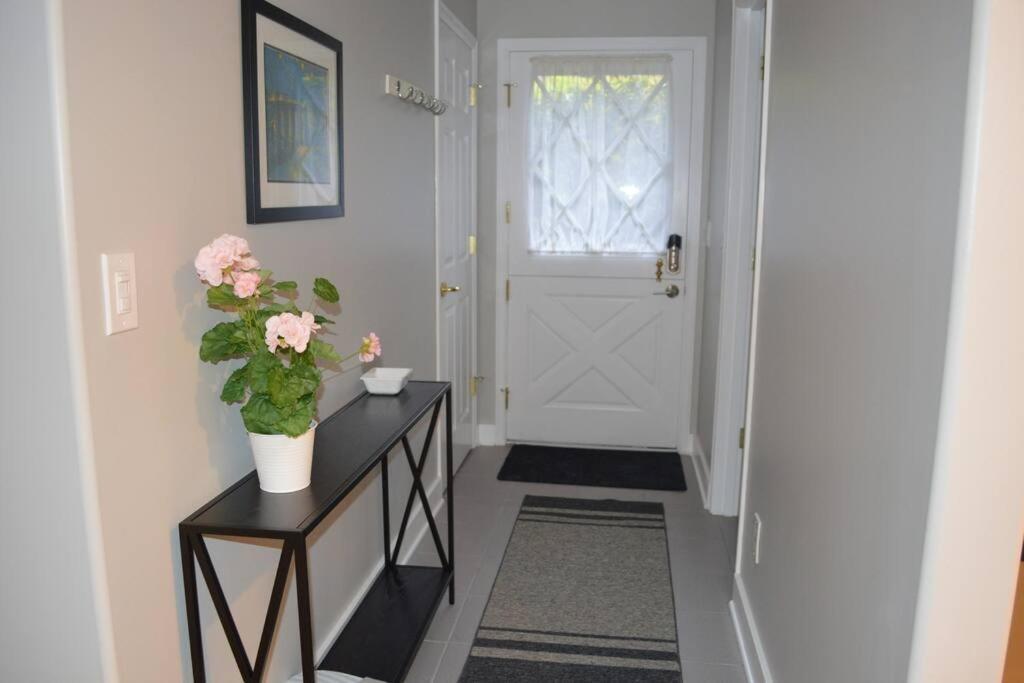 1-bedroom Seaview On Luxury Estate With Views Of Olympic Mountains Apartment