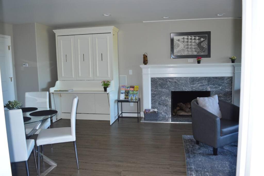Apartment 1-bedroom Seaview On Luxury Estate With Views Of Olympic Mountains Seattle
