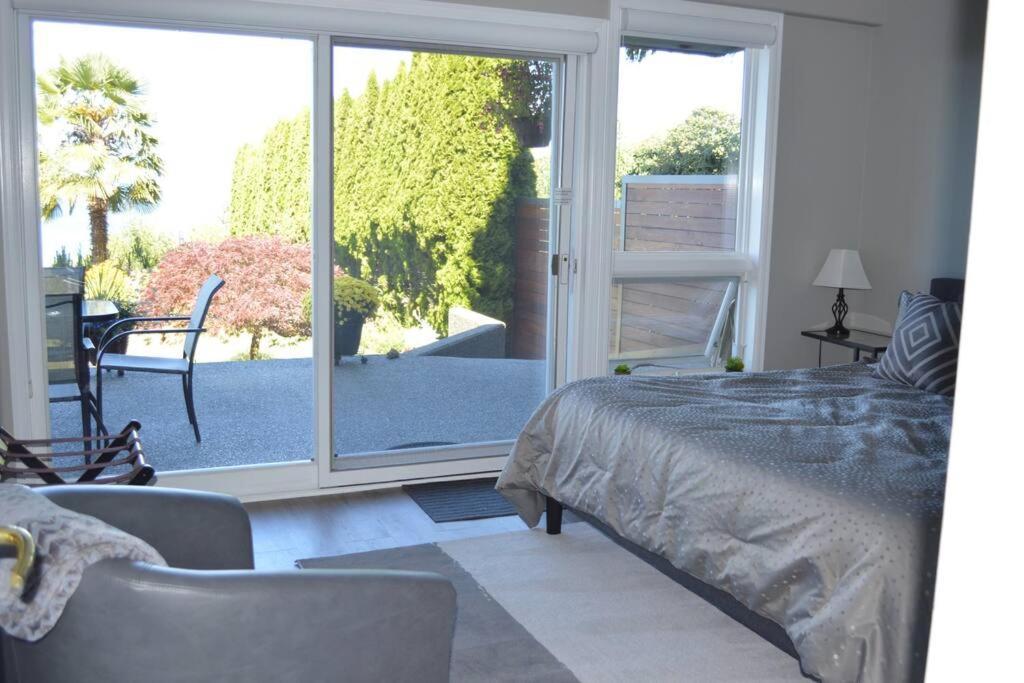 1-bedroom Seaview On Luxury Estate With Views Of Olympic Mountains Apartment