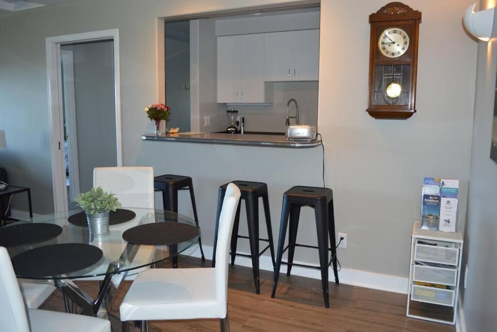1-bedroom Seaview On Luxury Estate With Views Of Olympic Mountains Seattle