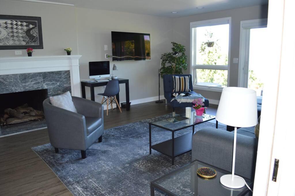 1-bedroom Seaview On Luxury Estate With Views Of Olympic Mountains Seattle