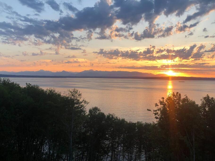 1-bedroom Seaview On Luxury Estate With Views Of Olympic Mountains *