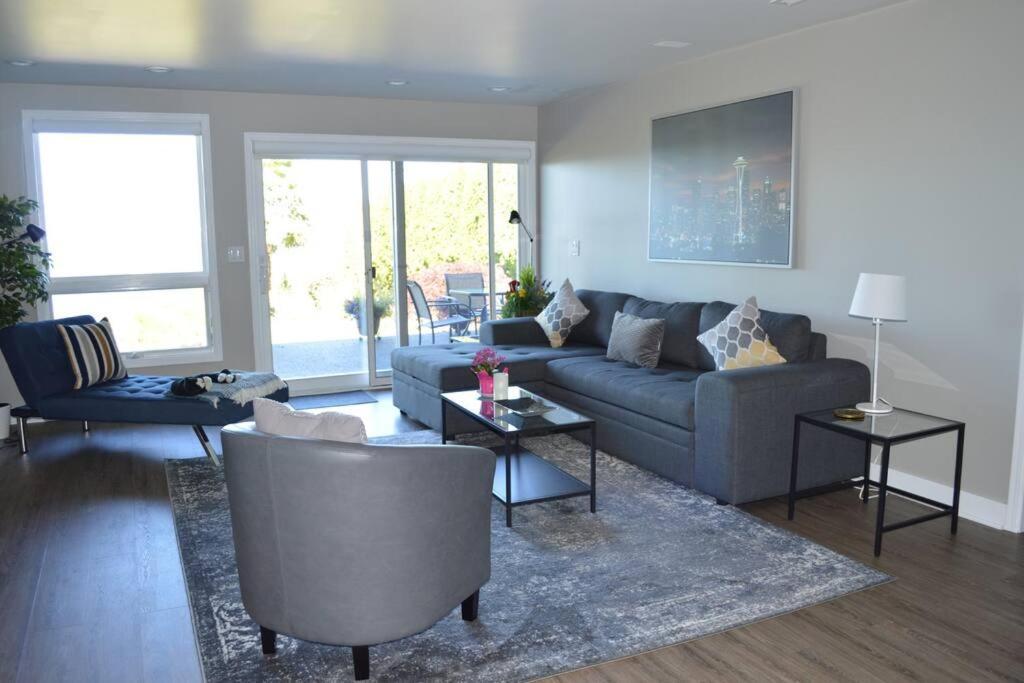 1-bedroom Seaview On Luxury Estate With Views Of Olympic Mountains Apartment Seattle