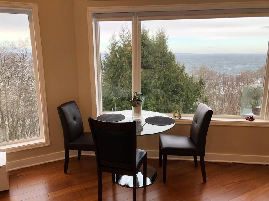 Romantic Spacious With Salish Sea & Mountain Views At Luxury Estate Apartment