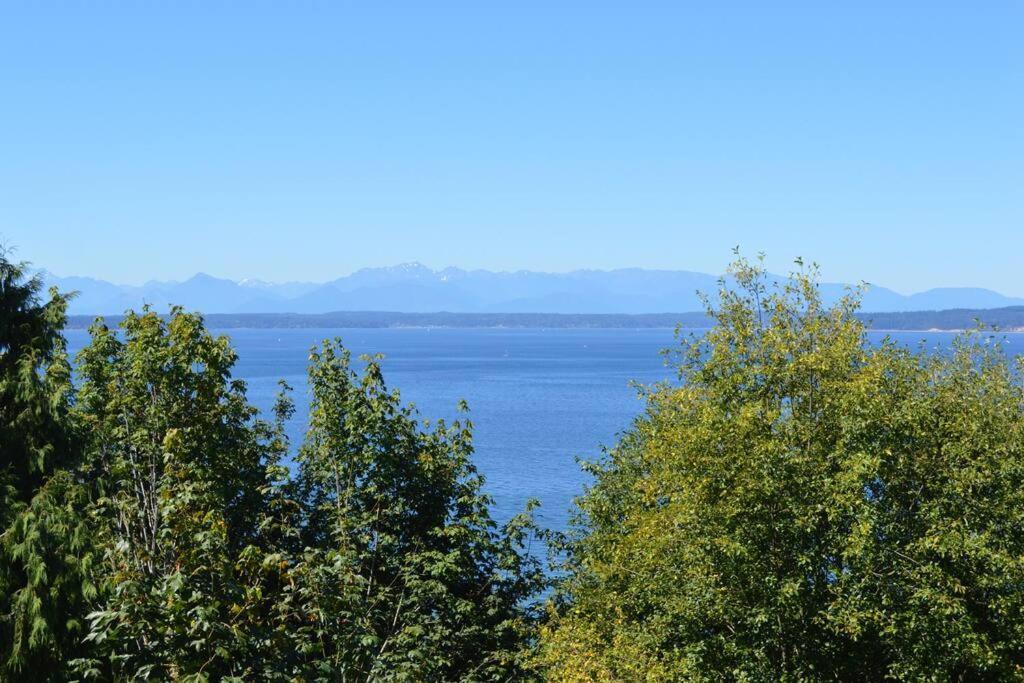 Romantic Spacious With Salish Sea & Mountain Views At Luxury Estate Apartment *