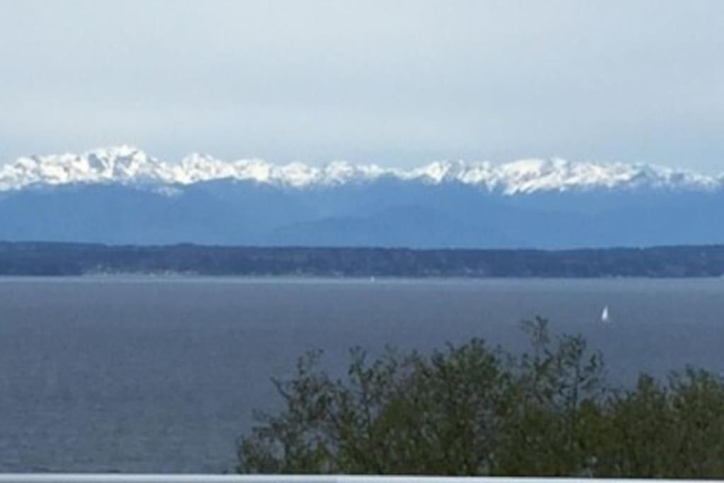 Romantic Spacious With Salish Sea & Mountain Views At Luxury Estate Apartment *
