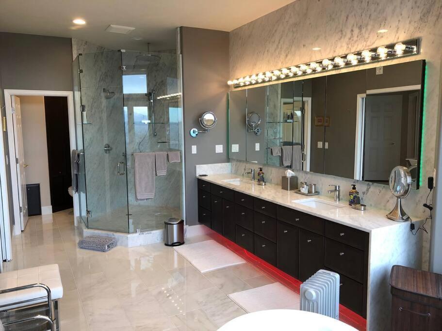 Romantic Spacious With Salish Sea & Mountain Views At Luxury Estate Seattle