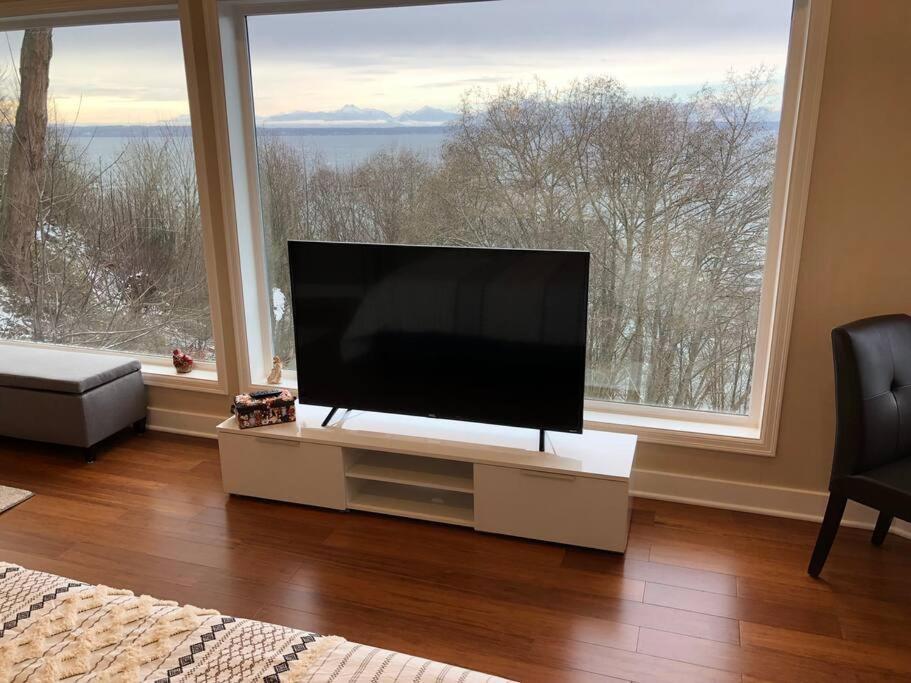 Romantic Spacious With Salish Sea & Mountain Views At Luxury Estate Seattle