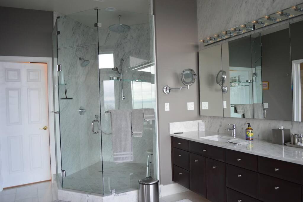 Romantic Spacious With Salish Sea & Mountain Views At Luxury Estate * Seattle