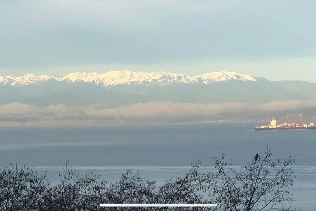 Romantic Spacious With Salish Sea & Mountain Views At Luxury Estate *