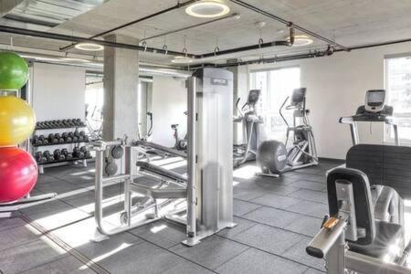 Apartment Speechless In - #1 Location - 2br - Free Parking - Vr1 *
