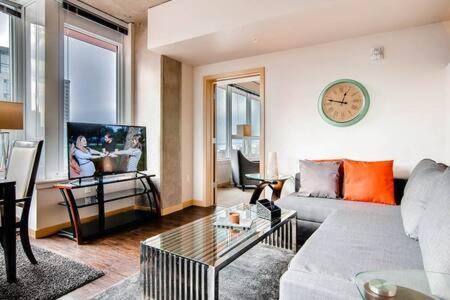 Speechless In - #1 Location - 2br - Free Parking - Vr1 Apartment