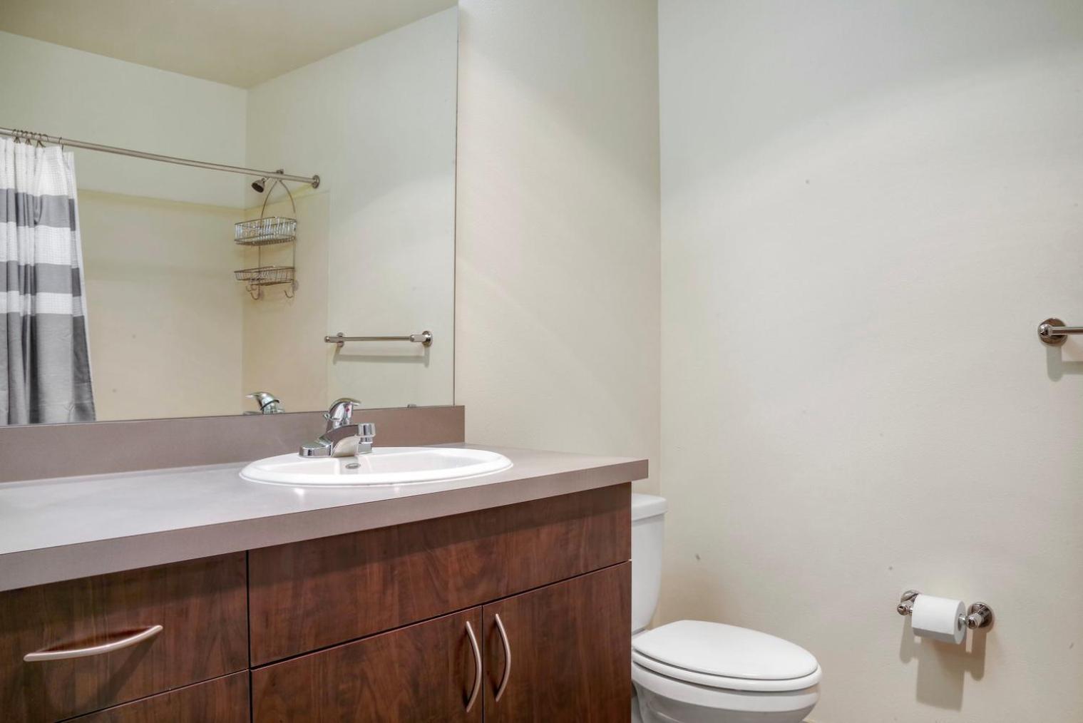 Wallingford Jr 1br W Bbq Nr Dining Shopping Sea-640 *