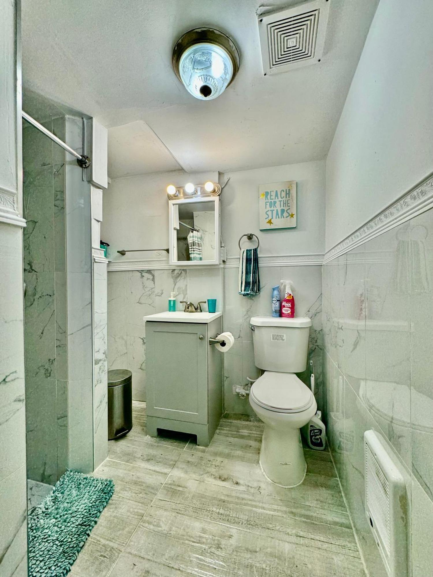 Private Tiny On The 1st Floor With Shared Bathroom Near Airport And Downtown Seattte * Seattle