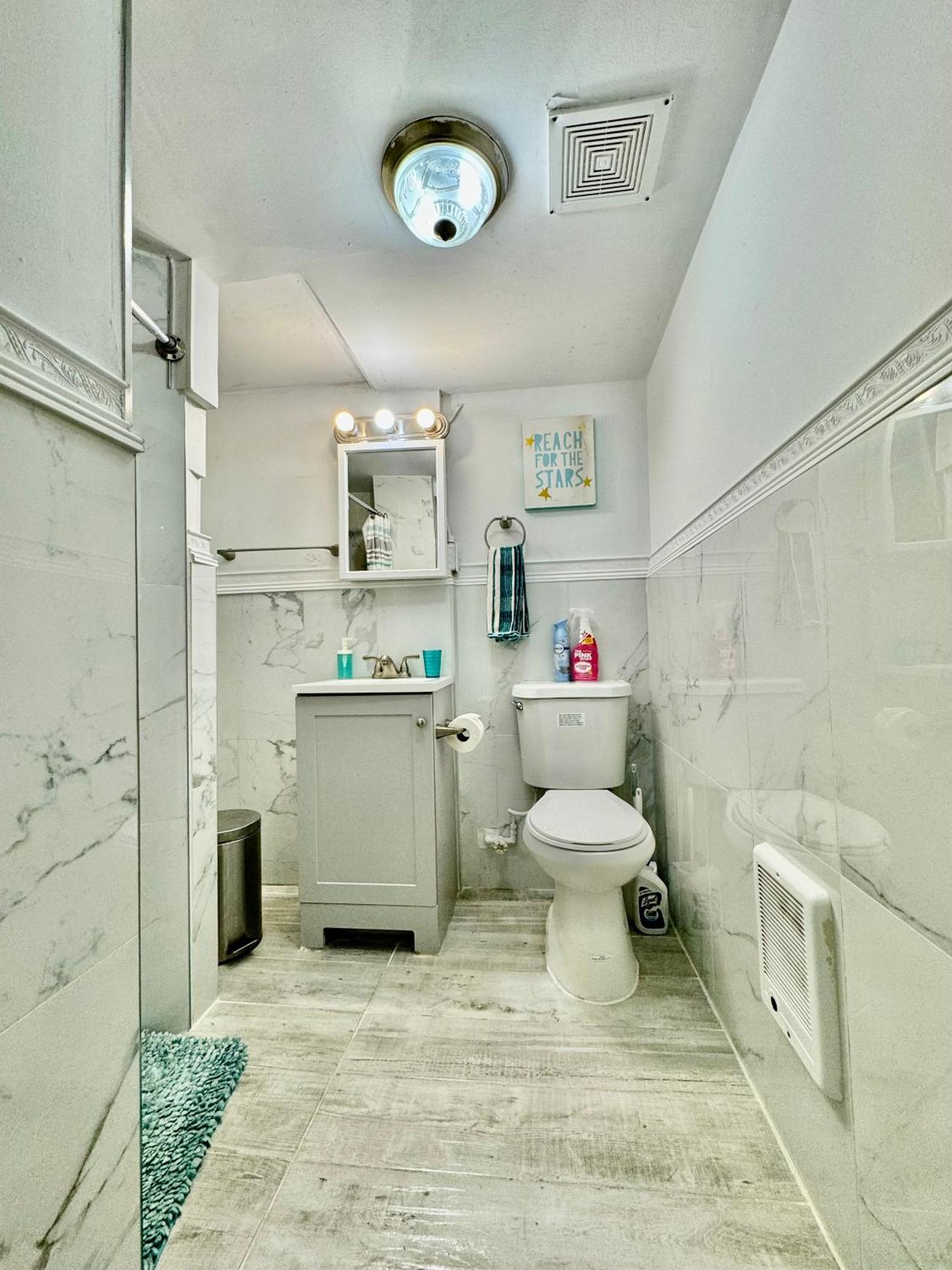 Private Tiny On The 1st Floor With Shared Bathroom Near Airport And Downtown Seattte * Seattle