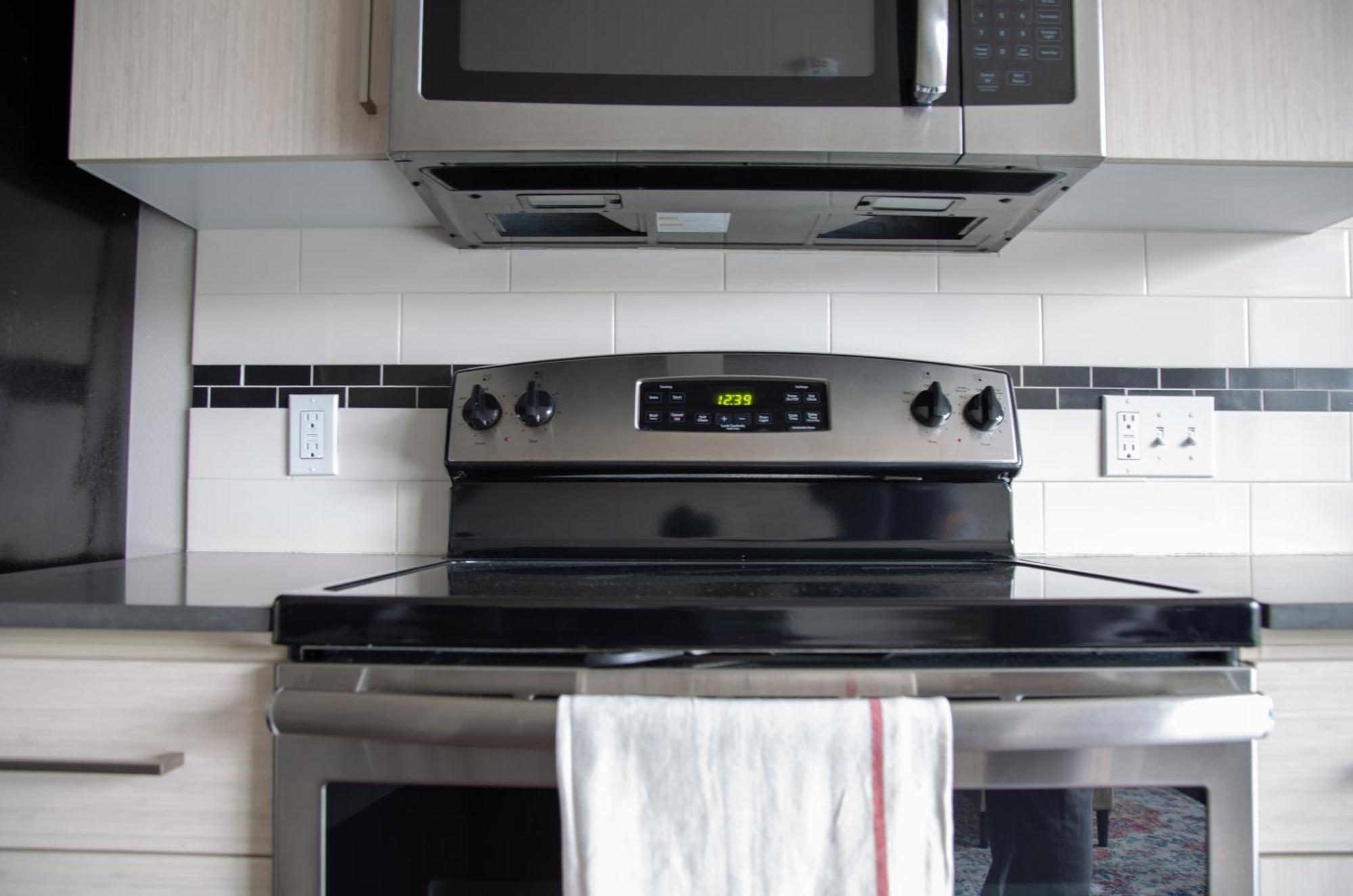 Capitol Hill Modern With Free Parking! Apartment *
