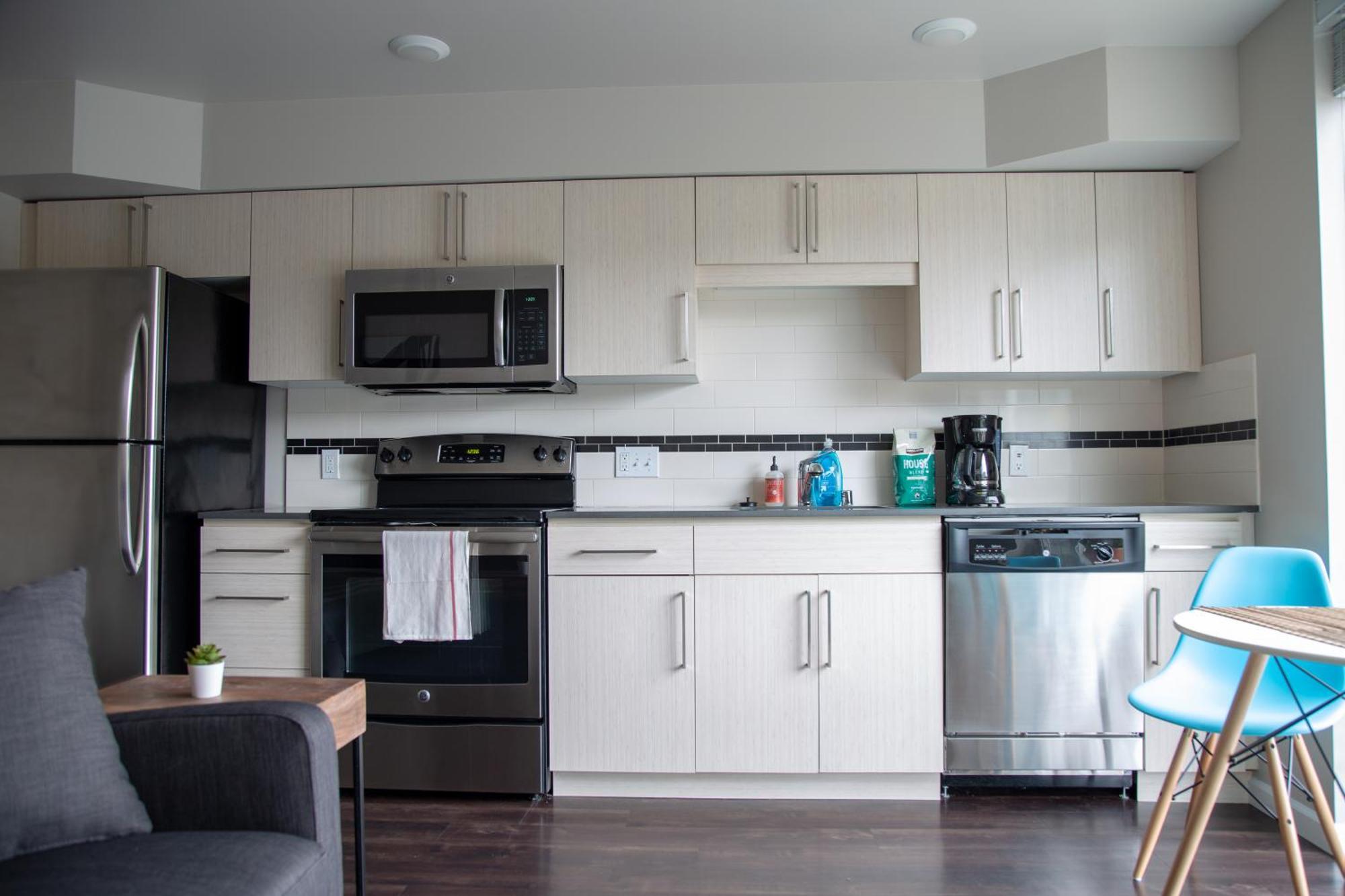 Capitol Hill Modern With Free Parking! Apartment *
