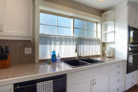 Fremont With Panoramic Views Near Woodland Zoo *