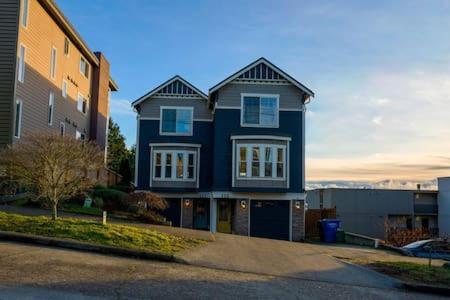 Fremont With Panoramic Views Near Woodland Zoo Holiday home Seattle