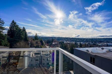Fremont With Panoramic Views Near Woodland Zoo Seattle