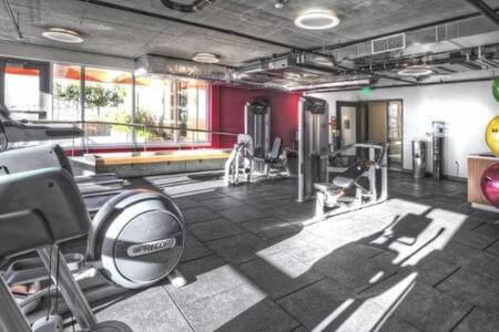 Speechless In - #1 Location - 2br - Free Parking - Vr1